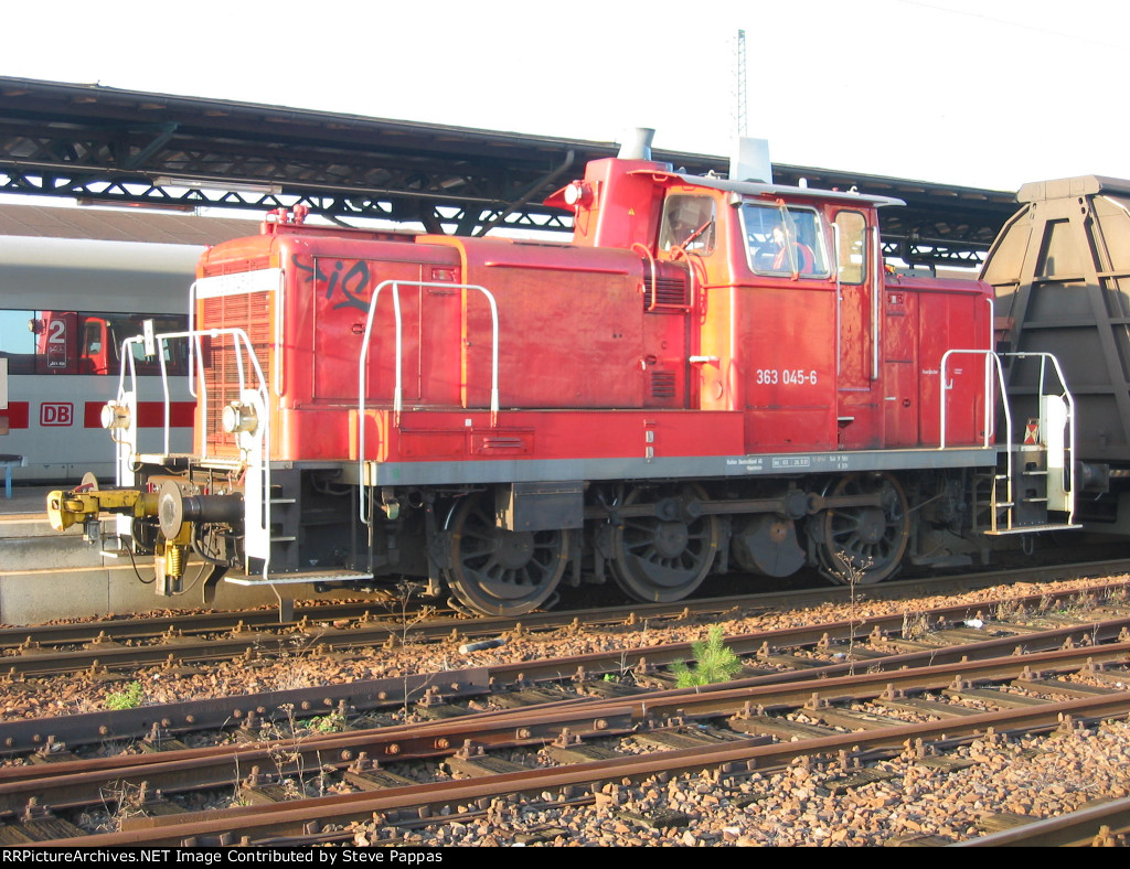 DB 363 045-6 with some freight wagons